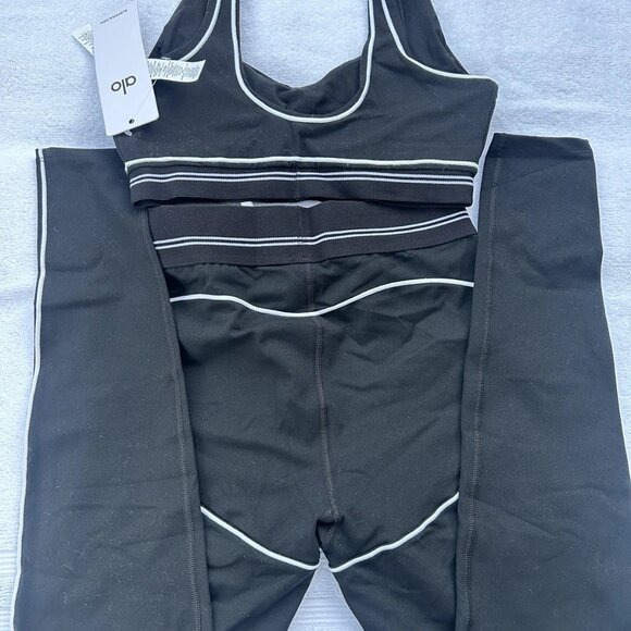 Alo Yoga Black Airbrush Heart Throb Bra and Legging Set - Picture 3 of 3